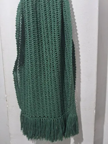 Echarpe /Cachecol de Crochê Verde Esmeralda Lindo - Trabalho Artesanal com Franjas!