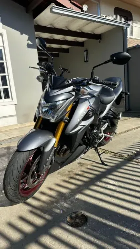 Vendo Suzuki GSX-S1000 2017 APENAS 28.000 MIL KM