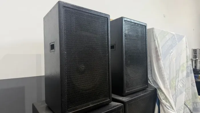 Caixa de som 1x15" + Ti