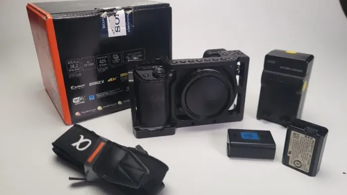 Sony A6300 Completa | Uso Apenas em Estúdio | Cage + 2 Baterias | R$ 3.300