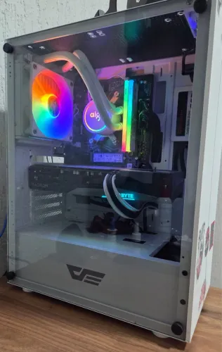 PC Gamer RX 7600 8GB Ryzen 5 4500 16GB RAM, SSD + HD Aquário RGB