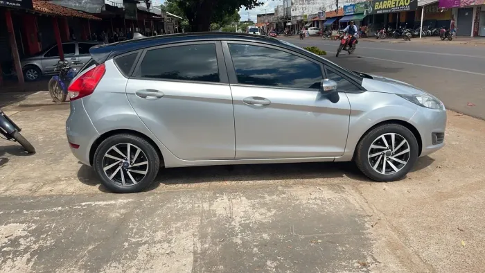 Ford Fiesta SE 1.6 8V Flex 5P 2014