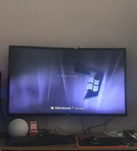 TV Samsung Curva 40 - funcionando perfeitamente - com detalhe na tela