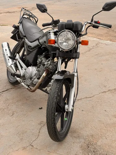 O único defeito o tanque está amassado o motor está em ótimo estado manutenção em dias