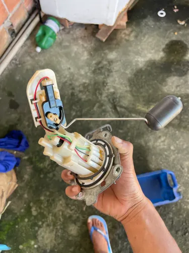 Bomba de combustível titan160