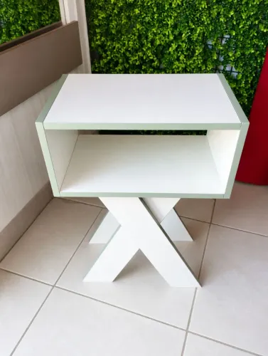 Mesa de Cabeceira criado mudo 