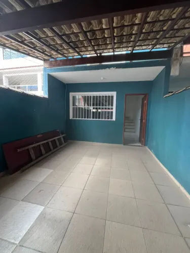 CASA DUPLEX 2 QUARTOS + GARAGEM COBERTA | TRINDADE próximo a praça