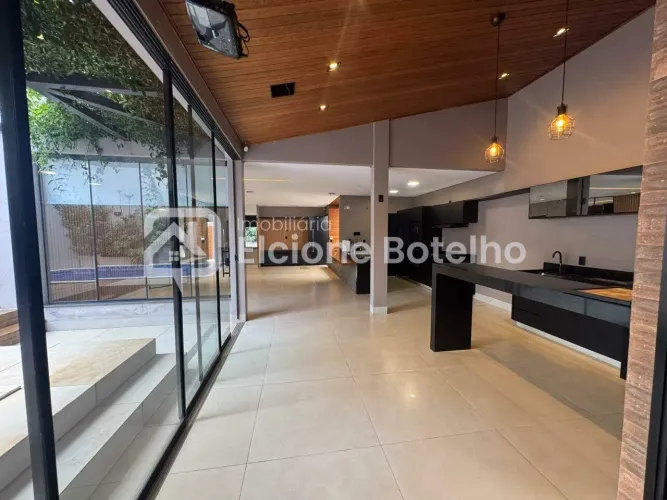 Casa residencial para aluguel com 220 m² no Bairro Brasil, Uberlândia