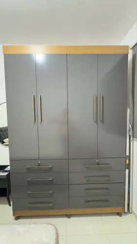 Guarda-roupas 4 portas, 8 gavetas