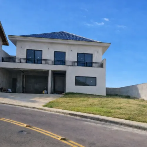 Casa em condomínio próximo ao Colégio Porto Seguro, Valinhos