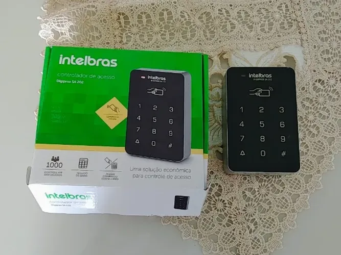 Controlador de acesso Digiprox SA 202, da Intelbras