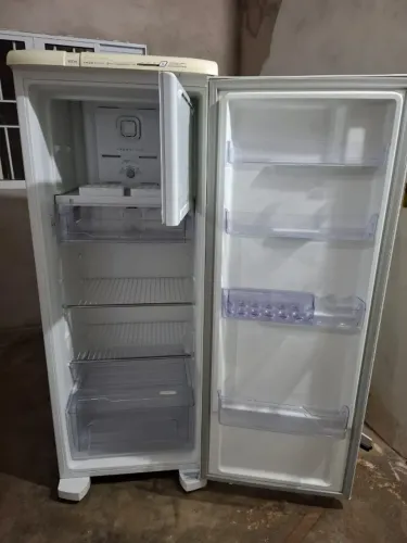 GELADEIRA ELECTROLUX RFE39 FROST FREE