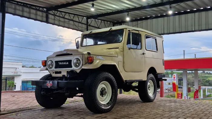Toyota Band.Jipe Cap.de Aço Chas. Longo Diesel 1969