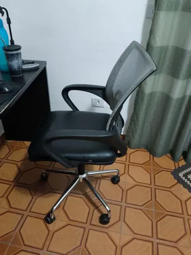 Cadeira Secretária com encosto quebrado