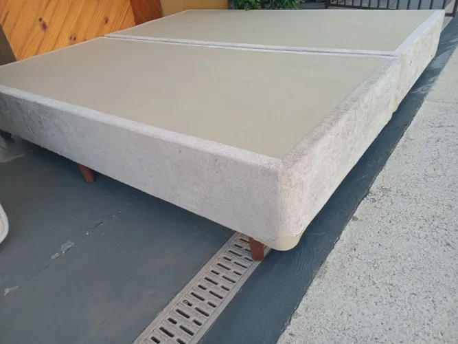 Base box king size em ótimo estado. (Entrego).