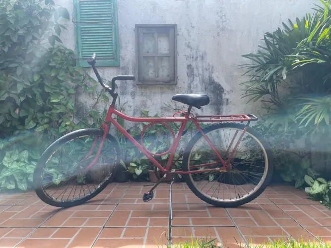 Vendo bicicleta de barra forte em boas condicoes