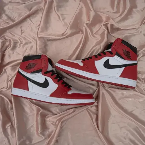 Air Jordan 1 Retro High OG "Chicago"