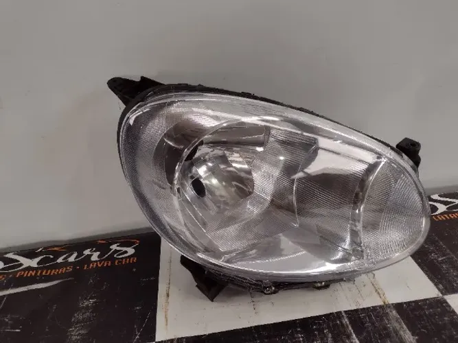 Farol Nissan March 2011/2014 direito