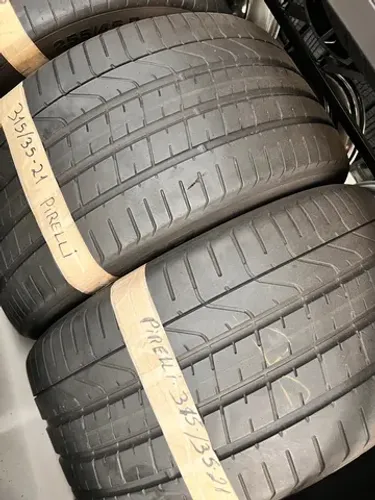 02 pneus Pirelli 315/35r21 original Porsche