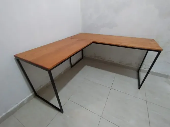 Mesa de Canto / Mesa em L estilo industrial