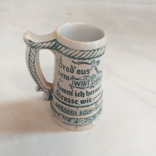 Caneca miniatura.