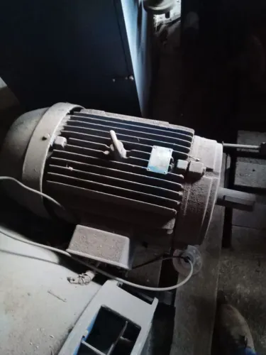 Motores, bombas d'água, e compressor de ar
