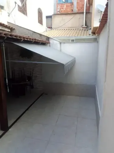 Toldo de enrolar com estrutura Metálica 