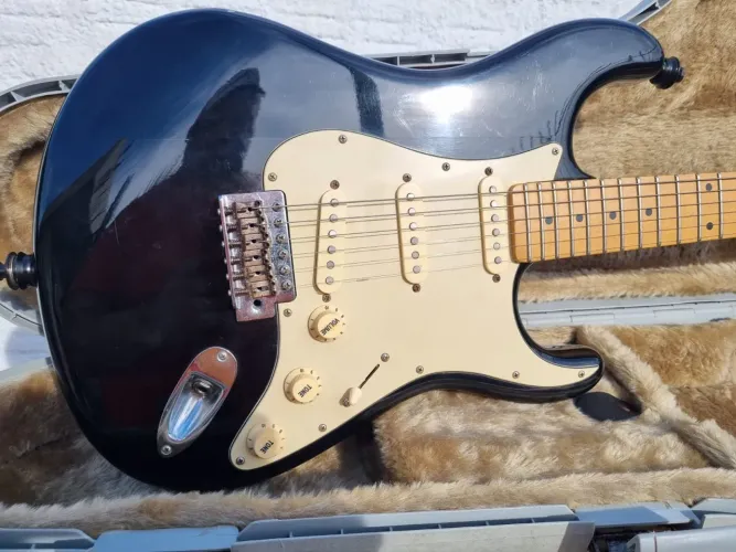 Guitarra Elétrica Tagima 635 - Stratocaster - Vintage