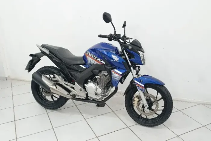 CB 250 Twister! Ano 2022! Baixa Km! Linda Moto! Financiamos e Aceitamos trocas!