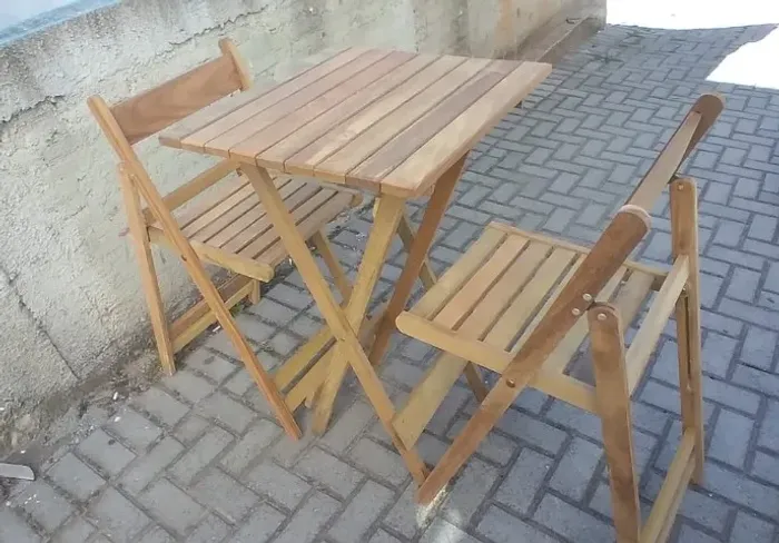 Bistrô dobrável de itaúba c/ 2 banquetas