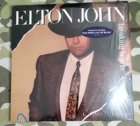 LP Vinil Elton John - Breaking Hearts P1984 - EX/NM (USA) imp. Japão