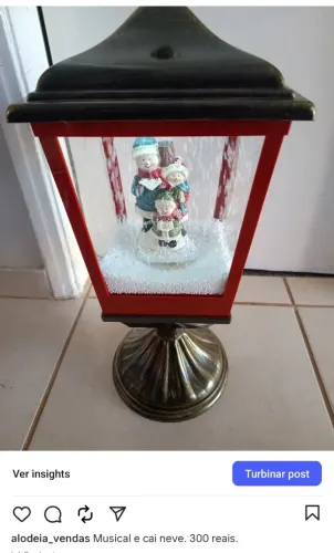 Cenario natal musical e cai neve