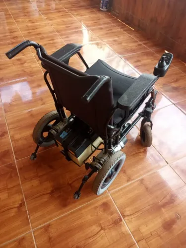 Cadeira de rodas motorizada dobrável Freedom