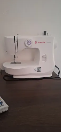 Máquina de costura Singer M1605. Ainda na garantia!