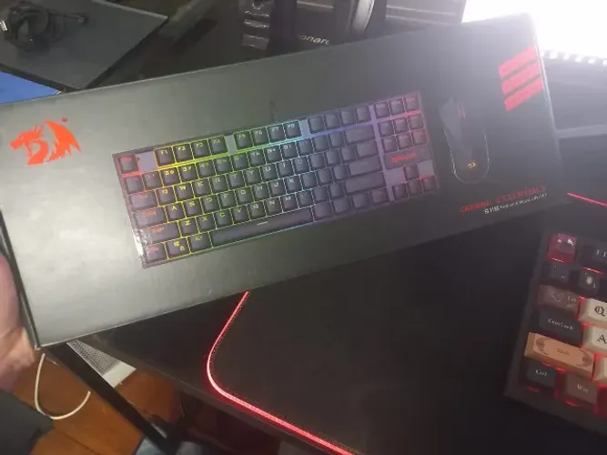 Teclado mecânico Redragon Kumara RGB e Mouse Redragon Cobra