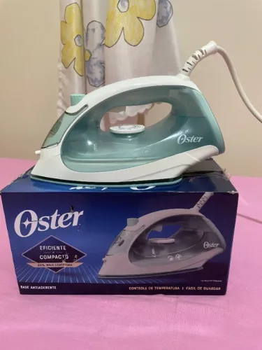 Ferro de Passar à Vapor Oster com Base Antiaderente 1400W Branco/Azul - 220v