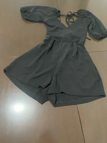 Macacão curto preto elegante