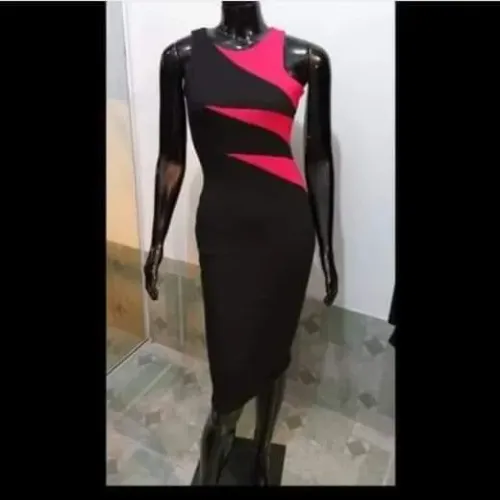 Vestido preto com detalhes em rosa