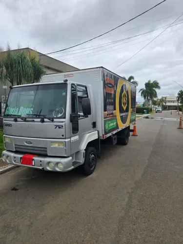 VENDE-SE CAMINHÃO FORD CARGO MODELO 712