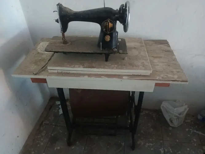 Maquina costura singer antiga