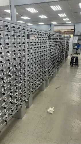 Armário com gavetas para guardar volumes, carteiras e celulares e chaves etc