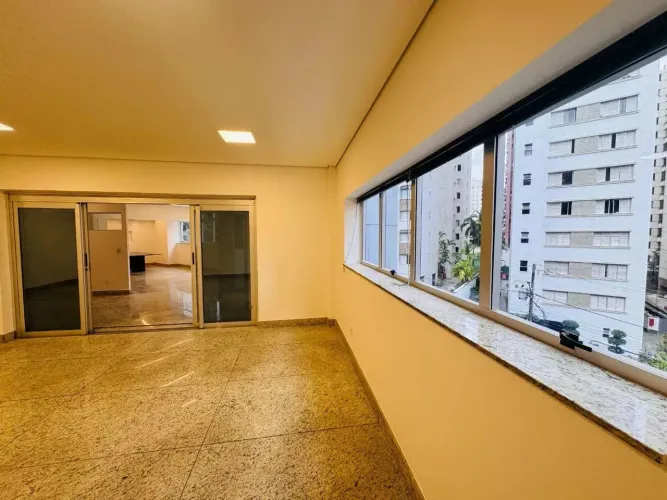 Sala / Andar Comercial de Prestígio à Venda Edifício Vivaldi, Lourdes (BH)