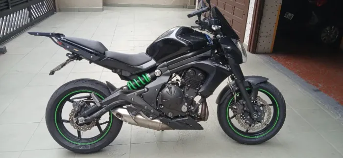 Kawazaki ER-6N 650 PRETA 16.300 kms originais