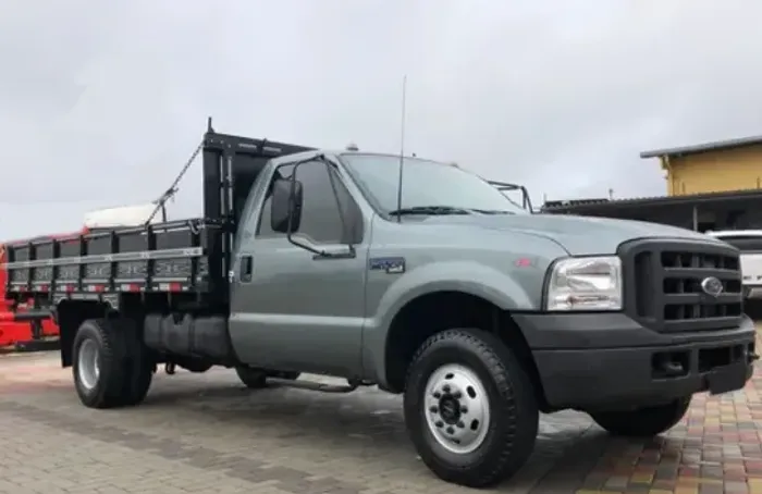 F4000 2018 4x4 2P Carroceria