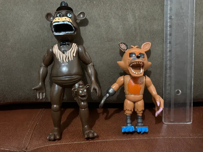 Lote de bonecos FNAF.