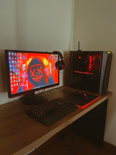 PC GAMER + PERIFÉRICOS + MESA