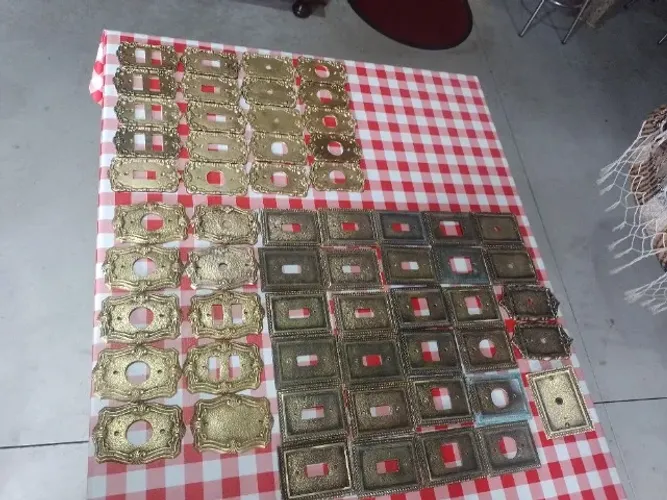 Espelhos para tomadas em bronze maciço leia