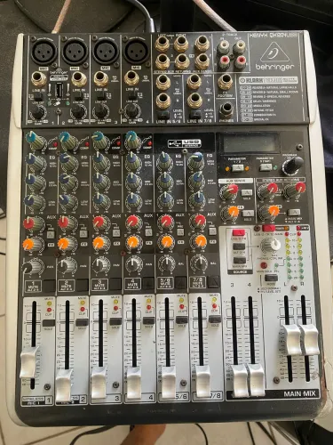 Mesa behringer xenyk qx1204usb