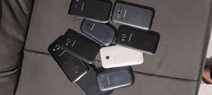 Celulares antigos (tirar peças)