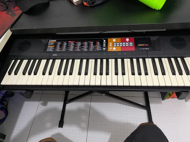 Teclado Yamaha Psr-f51 (61 teclas)